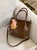 Bolsa Retrô Transfronteiriça para Mulheres 2025 Nova Bolsa de Ombro Casual de Grande Capacidade Rombo Versátil Bolsinha de Axila para o Dia a Dia