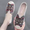 Sapatos de pano antigos de Pequim, moda outono feminina, novos sapatos de lona preguiçosos, sola macia, todos combinam, elegantes, sapatos de camada única para mães