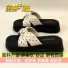Sandálias elegantes de uma tira estilo fada para saias, calçados de verão para uso externo 2026 novas pantufas de alta qualidade com sola grossa para mulheres