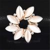 Coreia do Sul Nova Moda Flor Pérola Cristal Broche Feminino Elegante Opala Diamante Fivela Anti-corrida Corsage Alfinete de Colar