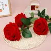 Terciopelo Rojo Rosa Lujo Accesible Serie de Flores Artificiales Sencillas Adornos para Sala de Estar Modernos Decoraciones para Bodas al Aire Libre