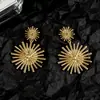 Brincos Ins Europeus e Americanos de Nicho com Design Simples para Mulheres Argola de Metal Cruz Brincos Modernos de Alta Qualidade Brincos Elegantes