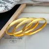 Mismo Estilo que el Pulsera Trenzada con Patrón de Seis Caracteres Color Oro Arena de la Tienda Puzuo Gold para Mujer, Exquisita Pulsera Anillo Sencilla Retro, Regalo para Novia