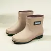 Versión coreana de zapatos de lluvia zapatos de agua para mujer de verano caña corta cálidos ligeros moda caña baja botas de agua trabajo cocina zapatos de goma cubrezapatos fábrica