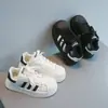 Zapatos de Lona con Cabeza de Concha para Niños 2026 Otoño Nuevos Transpirables Zapatos para Niñas Zapatos Deportivos para Niños Estilo Primavera y Otoño Zapatos Blancos Pequeños