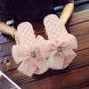 Chinelos de Cetim com Renda de Diamante Brilhante Estilo Levemente Luxuoso para Casa e Uso Externo Sandálias Planas Antiderrapantes Femininas