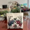 Bolso nuevo de estilo étnico, con tela color arena y bordado, un diseño fresco y casual, con bordado de hilo dorado a doble cara, una bolsa pequeña de tela y una bolsa estilo Hanfu