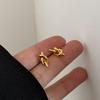 Pendientes de botón minimalistas exquisitos de pequeño diseño anudado alta moda retro alto sentido titanio acero chapado en oro 18K accesorios