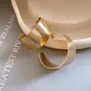 Pendientes de Plata de Metal Aguja de Plata Europeos y Americanos Transfronterizos en Forma de C Pendientes Simples de Moda Accesorios de Pendientes Versátiles de Lujo Ligero de Gama Alta para Mujeres Venta al por Mayor