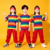 Fantasia infantil de performance listrada arco-íris conjunto de roupa de dança hip-hop cheerleading para atividades de jardim de infância e ensino fundamental conjunto de uniforme de aula moderno