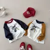 Camiseta Base de Dibujos Animados para Niños Otoño 2026, Elegante Mickey de Corte Holgado, Tendencia Otoñal, Manga Larga, Versátil