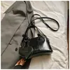 Bolsa Pequena Tote Vermelha Retrô Yuezi para Mulheres 20256 Nova Coleção Primavera Elegante de Alto Valor Bolsa Pequena Moderna Bolsa Transversal