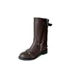 Botas de caballero de cuero con hebilla de remache dulces y geniales 2026 tacón medio grueso cremallera lateral botas hasta la mitad de la pantorrilla de cuero genuino para mujer