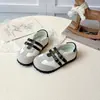 Sapatos Mary Jane Princesa para Meninas 2026 Primavera/Outono Novos Sapatos de Uma Sola Respiráveis com Solado Macio Design Infantil Preto Sapatos de Treino Alemães