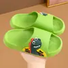 Pantuflas de verano para niños ropa de casa baño ducha antideslizantes suela suave interior niños y niñas bebé estudiantes de primaria sandalias venta al por mayor