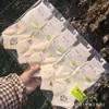 Calcetines Deportivos Bajos para Hombre y Mujer Ji Zhi, Calcetines de Algodón Ajustados a la Cintura Pequeña, Estilo Universitario Hechos a Mano al por Mayor 26