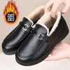 2026 Inverno Novo Estilo Sapatos de Neve de Algodão e Couro Slip-On para Mães de Meia-Idade e Idosas, Botas de Algodão com Lã Adicionada e Forro Espessado para Mulheres
