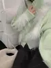 Nova coleção outono e inverno: cardigan de tricô com pontos variados, felpudo e com gola alta, apresentando um design solto e estiloso, criando um suéter-casaco sofisticado e elegante para mulheres