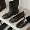 Versión de piel de vaca - estilo retro, nicho, punta cuadrada, adornada con remaches, con cordones, zapatos planos Mary Jane bajos, nuevos zapatos versátiles para mujer