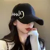 Gorra de béisbol negra de ala dura para mujer, nuevo modelo 2024, circunferencia de cabeza grande, gorra negra tipo pico de pato con letras, ala ancha que hace que la cara se vea más pequeña