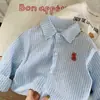 Liquidación, sin devoluciones ni cambios, 15 yuanesCamisa infantil MaiBao, camisa de rayas verticales para niños de otoño