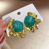 Pendientes elegantes vintage de cristal verde exagerado de estilo antiguo medio nicho, pendientes de lujo ligeros de estilo europeo y americano de estilo francés.