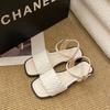 Sandalias tejidas de moda de cabeza cuadrada talla grande transfronterizas Europa y Estados Unidos verano nuevo estación independiente chanclas de playa para mujer combinan con todo