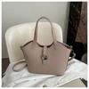 Bolsa Vintage Feminina Grande Capacidade 2025 Primavera e Verão Nova Versátil Bolsa Transversal Casual Portátil Trabalho Deslocamento Sacola Tote