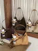 Bolso de hombro estilo retro para mujer, perfecto para exportación, con un aspecto sofisticado, diseño versátil y múltiples usos como mochila o bolso cruzado, hecho de gamuza