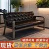 Conjunto simples de sofá e mesa de centro para escritório comercial, espesso e durável, adequado para recepção e sala de espera, sofá de couro de três lugares com estrutura de aço
