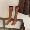 Versión de Alta Gama de Guangzhou ~ Mismo Estilo que Zhang Yuanying Botas Largas de Tacón Grueso Hasta la Rodilla para Mujer con Hebilla de Cinturón, Botas de Montar de Caña Alta, Botas Elásticas