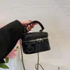 Bolso cruzado de nuevo modelo 2026 de alta gama con patrón de cadena de diamantes, bolso de mano versátil de moda, bolso de hombro y cruzado, bolso de mujer a la moda