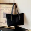 Bolsa Tote Grande Capacidade para o Dia a Dia Simples Mulher Outono Retro Fosco Temperamento Alto Valor Ombro Único Bolsa de Axila