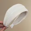 Faixa de cabeça larga de tricô minimalista e elegante estilo coreano para mulheres, novo modelo 2026, adequada para uso diário, projetada para realçar a aparência da linha do cabelo e pode ser usada como faixa de cabeça para lavar o rosto ou presilha de cabelo