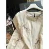 Blusa de ramio bordada para mujer, hermosa para vacaciones, corte holgado, adelgazante, ligera, protección solar, color albaricoque con estampado floral, directo de fábrica