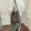 Bolso Maillard de alta gama para mujer, nuevo bolso popular de hombro y cruzado para otoño e invierno 2026, bolso tipo cubo de moda vintage