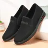 Estilo Novo Primavera e Outono Sapatos de Pano Velho Pequim para Pessoas de Meia-Idade e Idosos Casuais Respiráveis Sola de Borracha T Sapatos Baixos Masculinos Tecido Fly Sola Macia Sapatos de Pai
