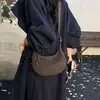 Versátil bolsa de axila tipo dumpling para mujer, nueva bolsa de luna creciente otoño/invierno 2026, diseño de nicho, bolso cruzado tejido, bolso de hombro de moda