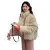 Foto Real do Novo Estilo Coreano de Inverno 2024 Jaqueta Curta Acolchoada com Estampa Floral Pequena Gola Alta Acolchoada Roupa Externa de Algodão Jaqueta de Estudante para Mulheres