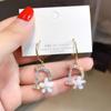 Brincos Koreanos de Diamante Letra D Nova Moda Elegante Flor Popular Tendência Versátil Brincos para Mulheres