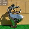 Escultura de figura de espejo grande de acero inoxidable para exteriores personalizada tema padre-hijo sosteniendo bebé adornos de decoración de paisaje de parque