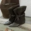 Botines retro de punta, que aumentan la altura, para mujer, nueva colección de otoño 2026, con correas, de altura hasta el tobillo, diseño de moda, y botines cortos de gamuza con patchwork