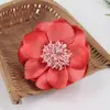 2025 Tela de Terciopelo Flor de Rendimiento Ramillete Flor Artificial Flor para Ropa Versátil Color de Exportación Europeo y Americano Broche Completo 1201