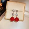 Aretes redondos de perlas con incrustaciones de diamantes Aguja de Plata Aretes simples de nicho francés Aretes rojos elegantes retro de moda para Año Nuevo