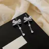 Brincos de Flor com Zircônia Agulha de Prata, Estilo Floresta Frescos e Doces, Exquisitos e Versáteis, com um Toque de Luxo Leve e High-End para Mulheres
