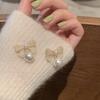 Pendientes de perlas de dos piezas de Corea del Sur para mujer, de alta gama, ligeros, de lujo, con diseño de nicho, joyería de moda que combina con todo.