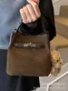 Bolsa Carteiro Saco de Balde Feminina Outono e Inverno 2025 Nova Versátil Fashionável e Exquisiteira Design de Nicho para o Trabalho Bolsa de Ombro