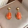 Novos brincos irregulares de resina estilo chinês, brincos de moda retrô de nicho de alta qualidade, luxo leve, acessórios de ouvido femininos simples e versáteis