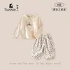 Colección de primavera para niñas: Conjunto de ropa infantil estilo coreano, cómodo top floral de manga larga y pantalón con ribete de encaje para bebés y niños pequeños