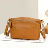 Nova bolsa pequena transversal de couro bovino de camada superior, multicolorida, grande capacidade, bolsa de ombro leve para o dia a dia, bolsa feminina de couro genuíno com textura de luxo leve